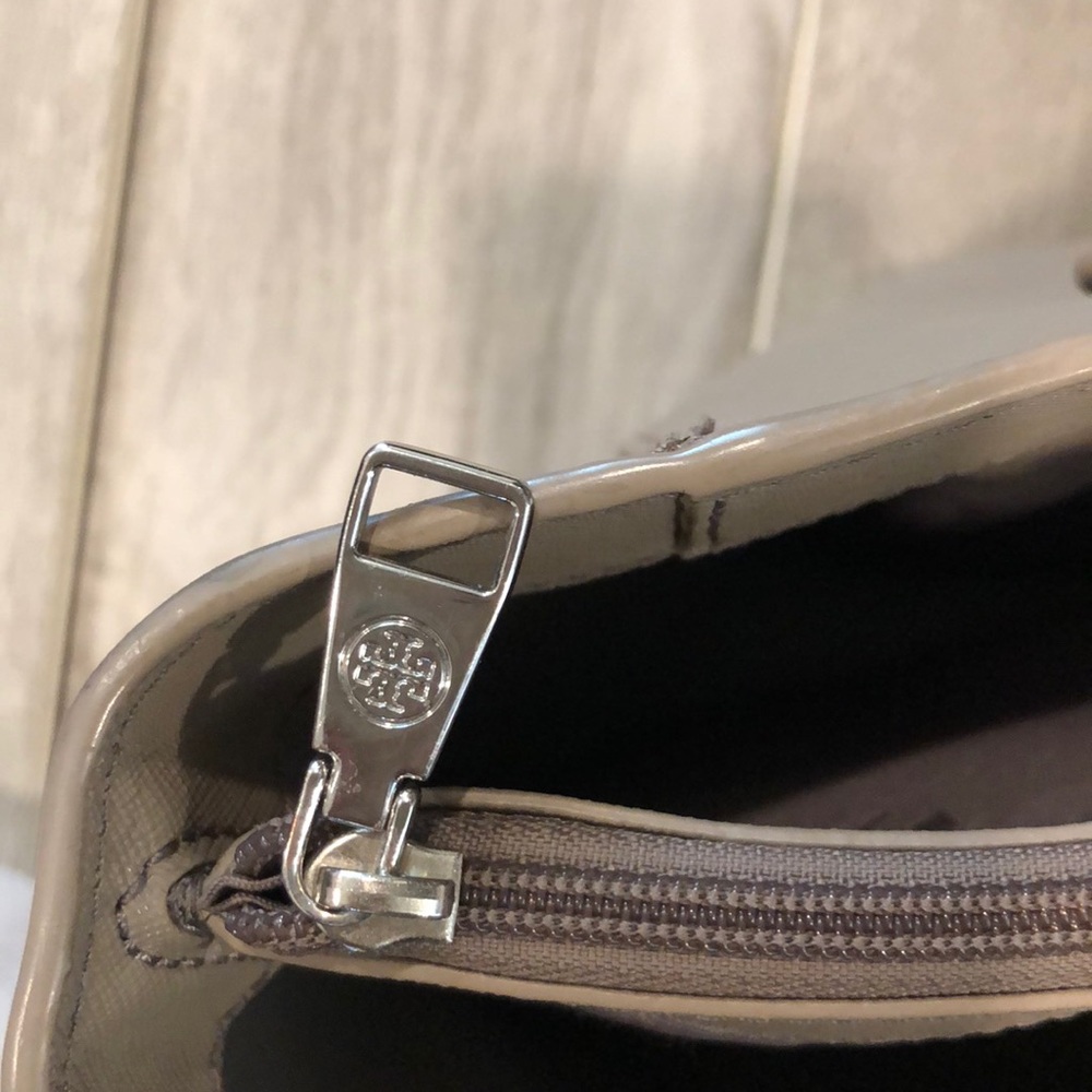 Tory Burch Large York Blucke Tote - Picture 4 of 8